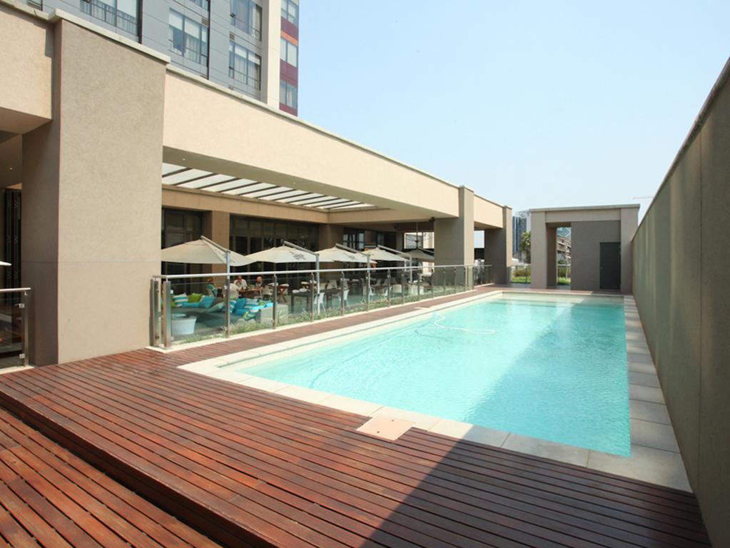 Luxurious Sandton Skye Apartment Bagian luar foto