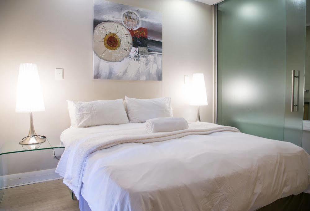 Luxurious Sandton Skye Apartment Bagian luar foto